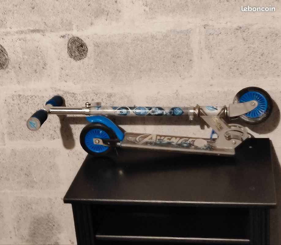 Trottinette pliable pour enfants avec frein (image 2)