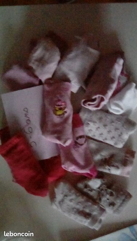 Lot Chaussettes t.5.6 ans 21 paires divers (image 1)