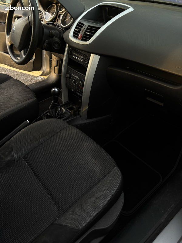 Peugeot 207 (image 2)