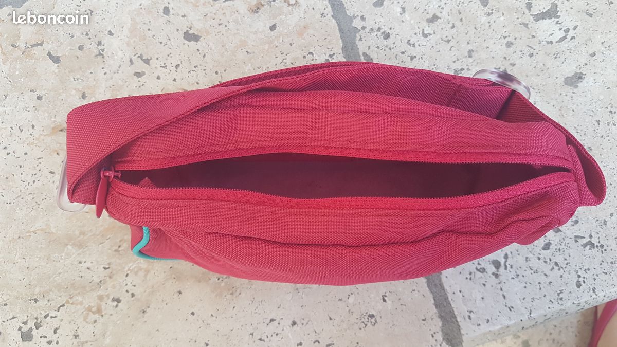 Sac rouge chez Adidas (image 3)