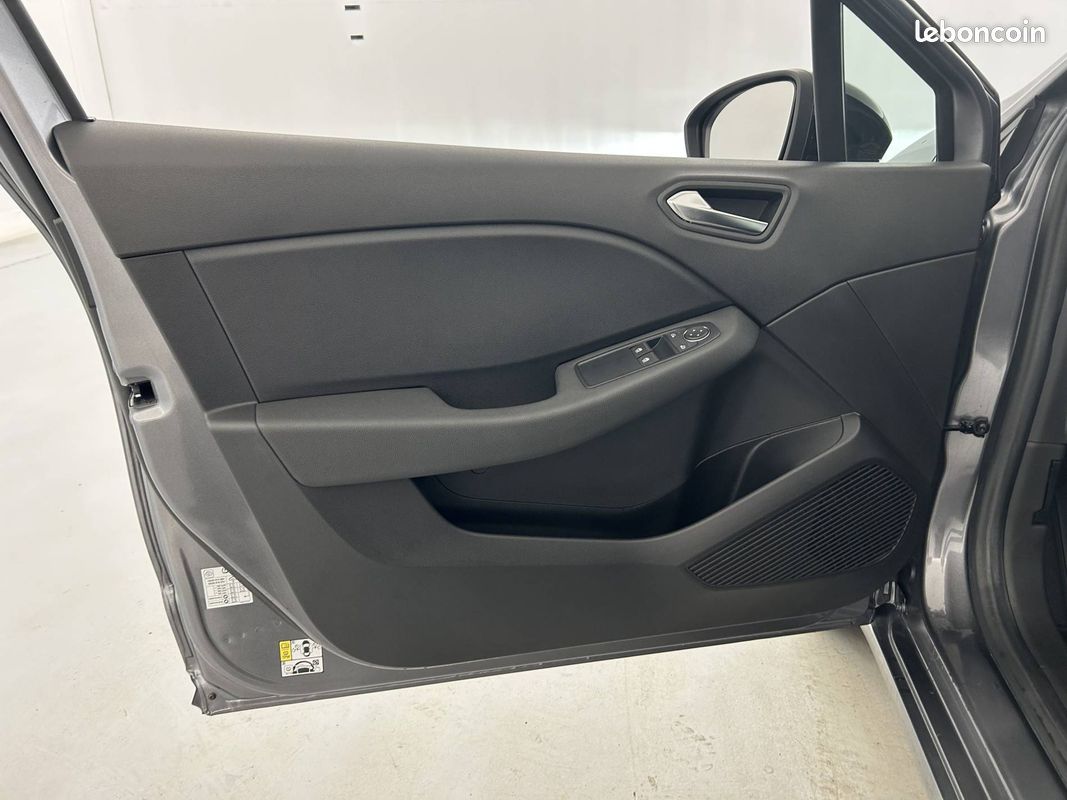 RENAULT Clio TCe 90 Equilibre (image 11)