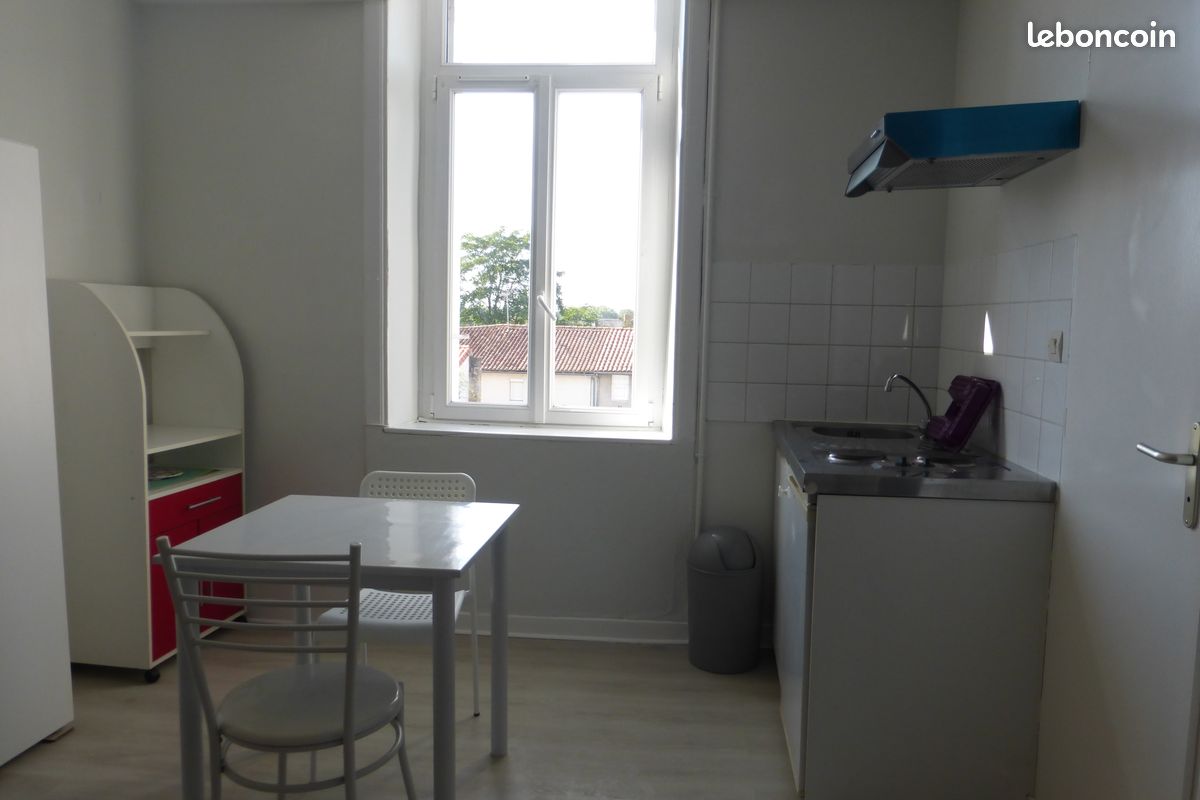 Appartement 1 pièce 20 m² · à Bressuire · 20 m² · 270 €