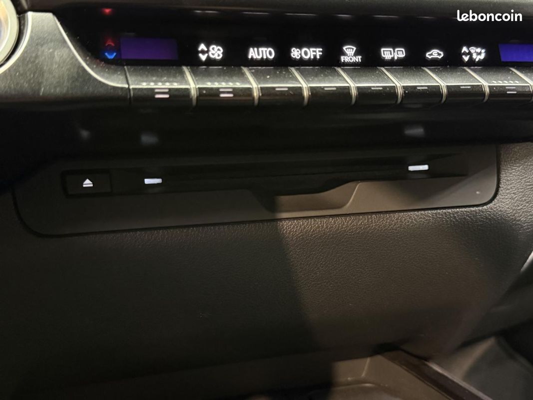 LEXUS UX 250h 2WD - BV E-CVT 2020 250H Executive (image 32)