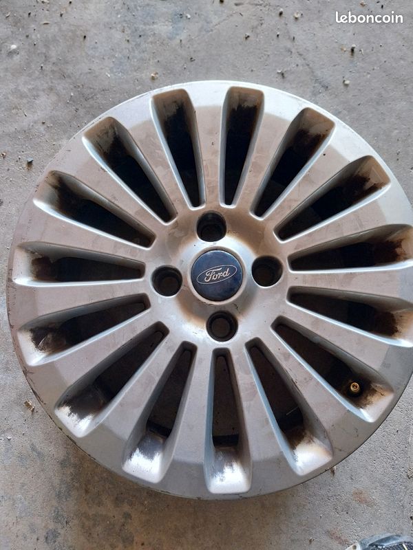 Jante ford fiesta titanium 16 pouces (image 1)