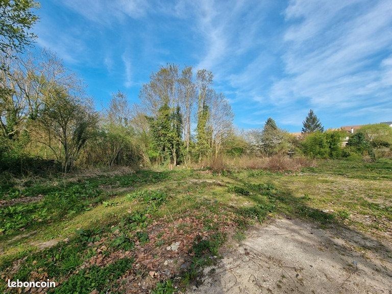 Terrain 822 m² Villiers Saint Frederic · à Villiers-Saint-Frédéric · 243 000 €