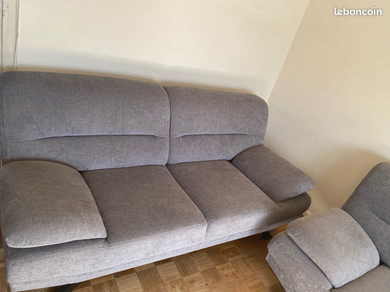 Ensemble de 2 canapés gris tissu – Confortables et en excellent état (image 3)