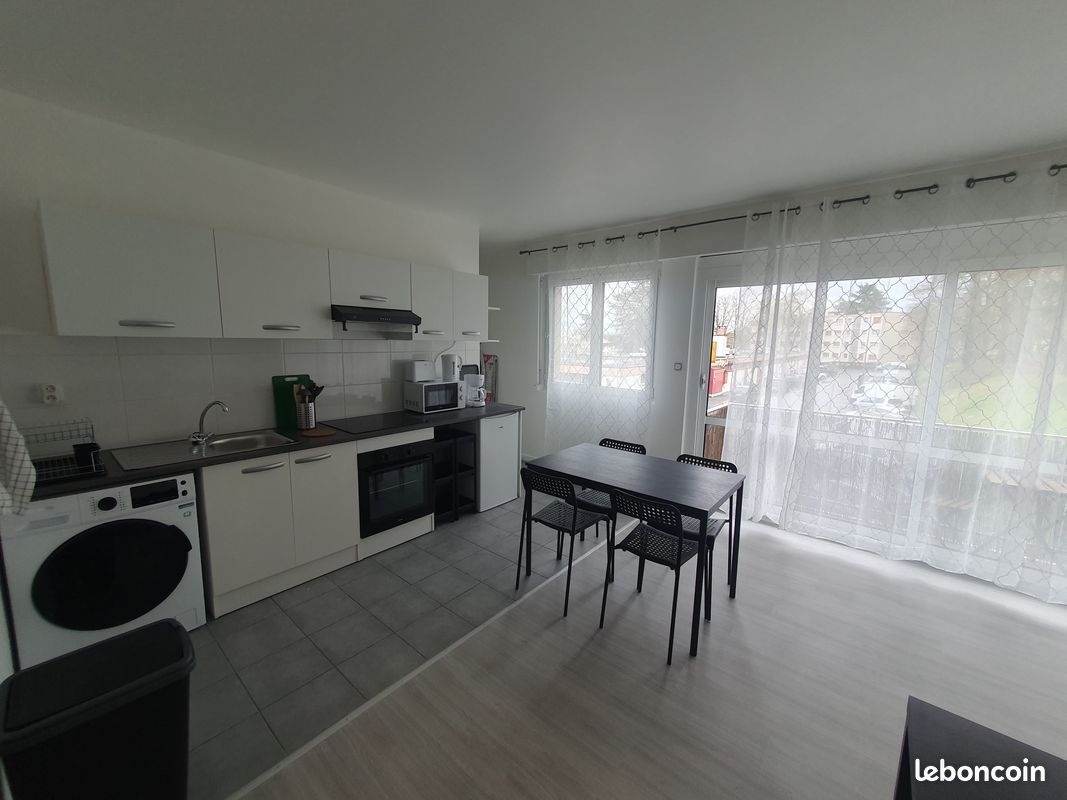 Appartement 1 pièce 28 m² · à Évry-Courcouronnes · 28 m² · 785 €