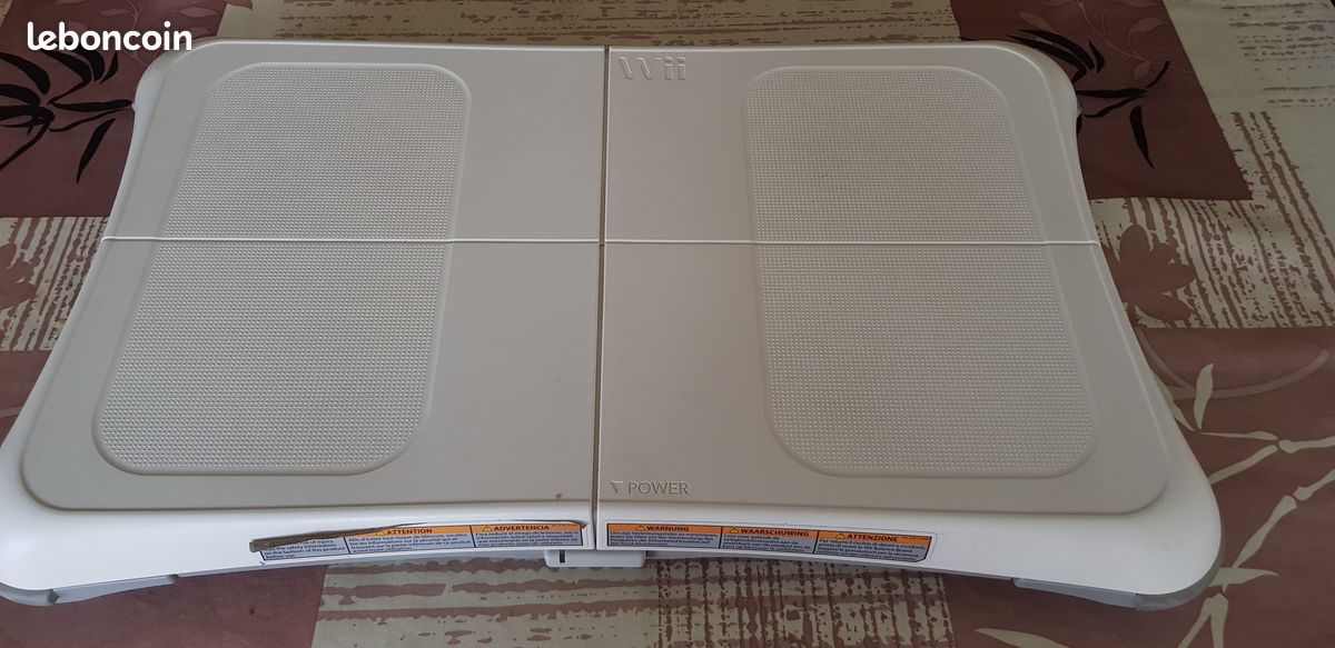 WII Fit plus + balance (image 1)