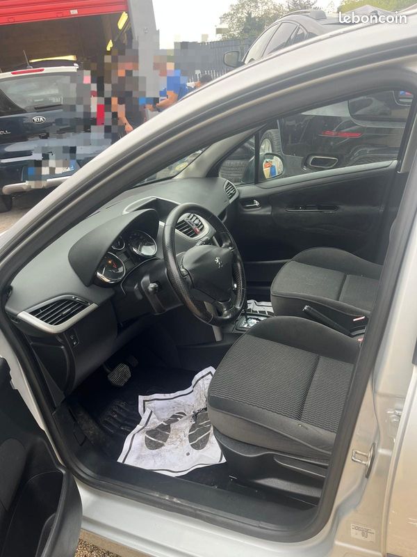 Peugeot 207 automatique (image 3)