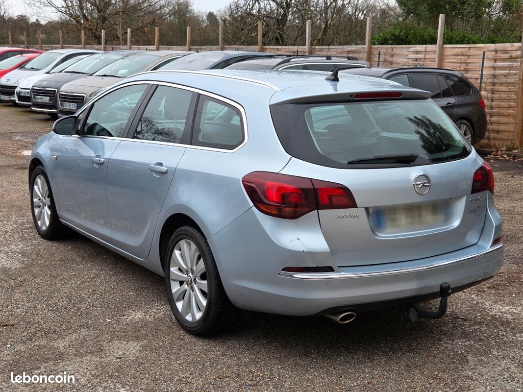 Opel Astra Tourer 1.4i turbo 140ch Cosmo S&S (image 3)
