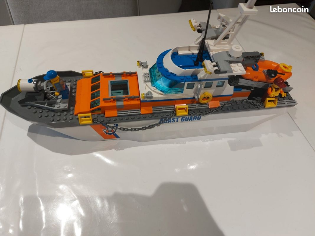 Lego city 60167 Le QG des gardes côtes 
Le QG des garde-côtes
Le QG des garde-côtes
Le QG des garde-côtes (image 3)