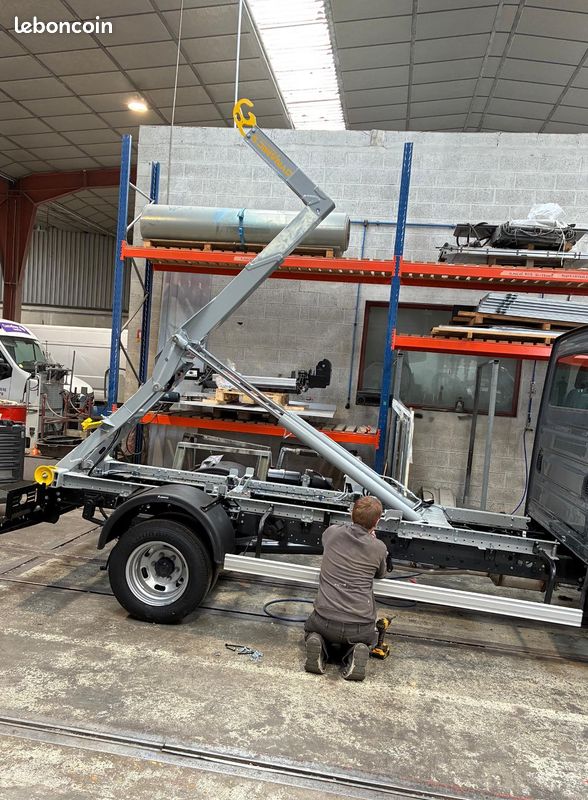 Iveco Daily 35C18HA8 180ch BVA Gris Minéral / ampirol CORNU D30C34 / 54900 ht (image 5)