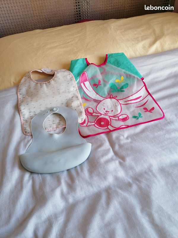 Bavoir plastifié (image 1)