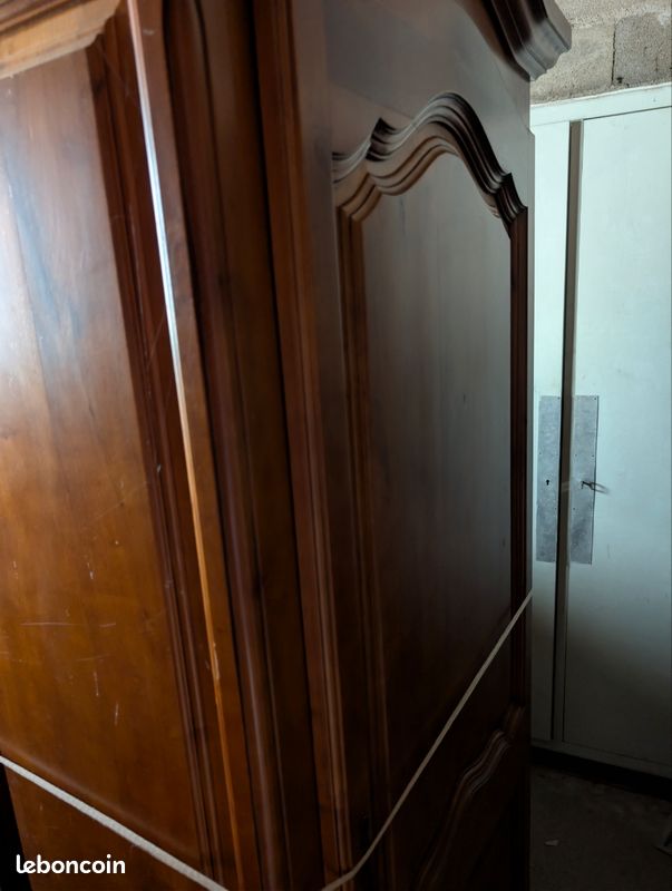 Armoire, homme debout (image 2)