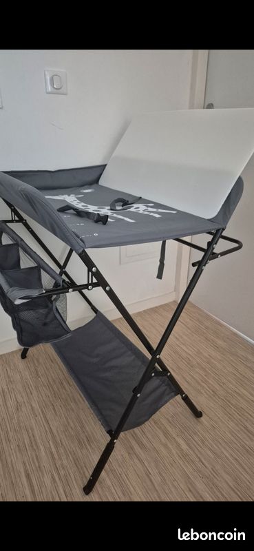 Table à Langer Pliable et Portable, Table a Langer Pliante Chambre Bébé Réglable en Hauteur (Gris) (image 1)