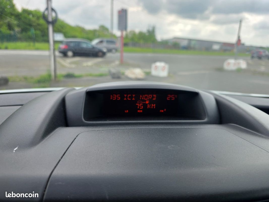 Peugeot Partner 1.6 HDI 90CV FAIBLE KILO (image 14)