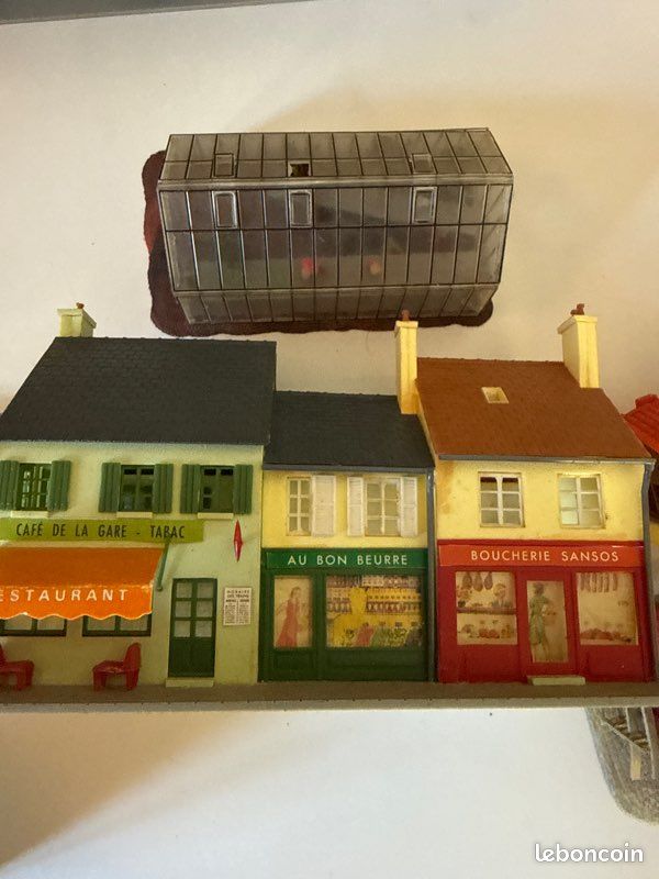 Lot De Bâtiments Jouef HO - Décors, Gares, Pour Réseau Train Miniature, Occasion
