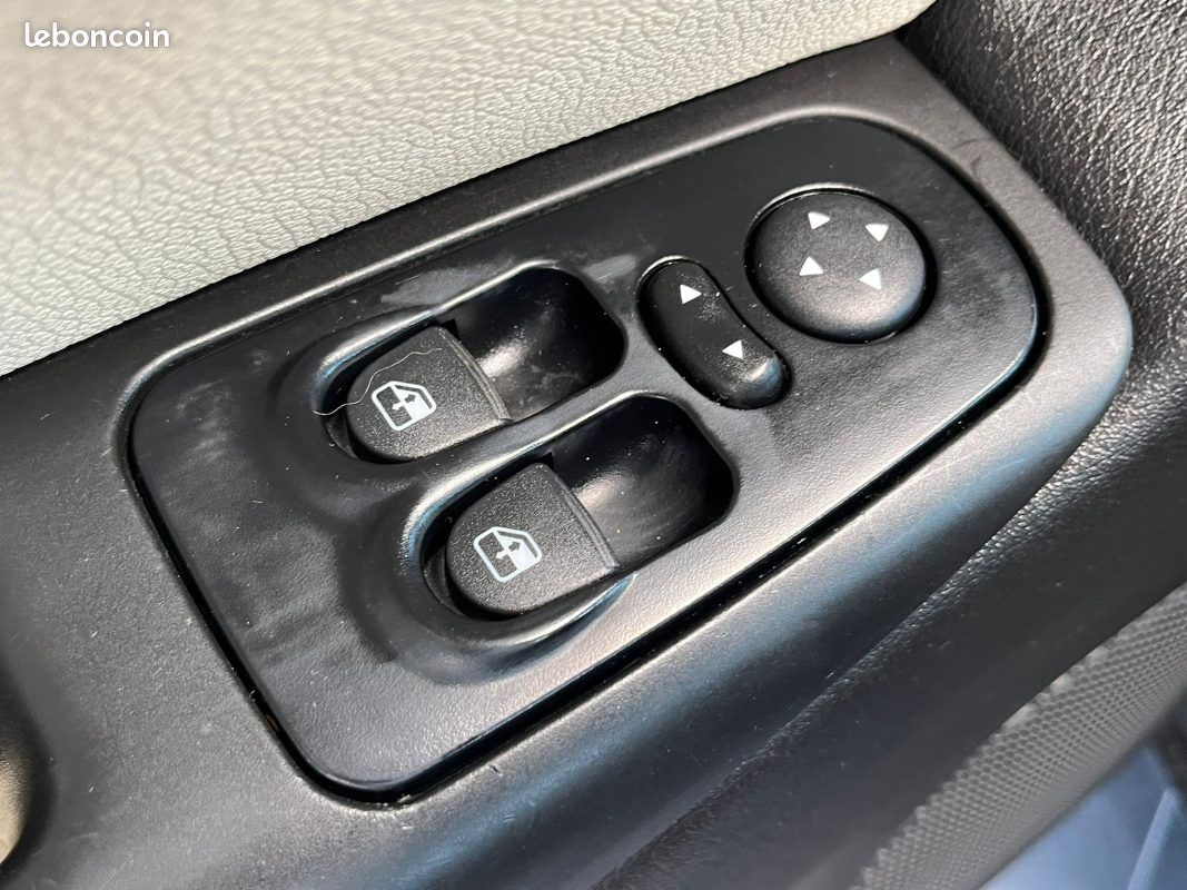 🚗 LANCIA Y 1.3 MULTIJET 16V ⚙️Full options ☀️ Toit ouvrant ❄️ Climatisation 🪑 Sièges en cuir (image 20)