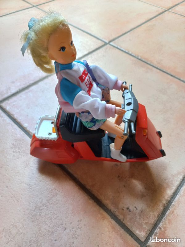 Scooter barbie année 1990 poupée livrée avec (image 1)