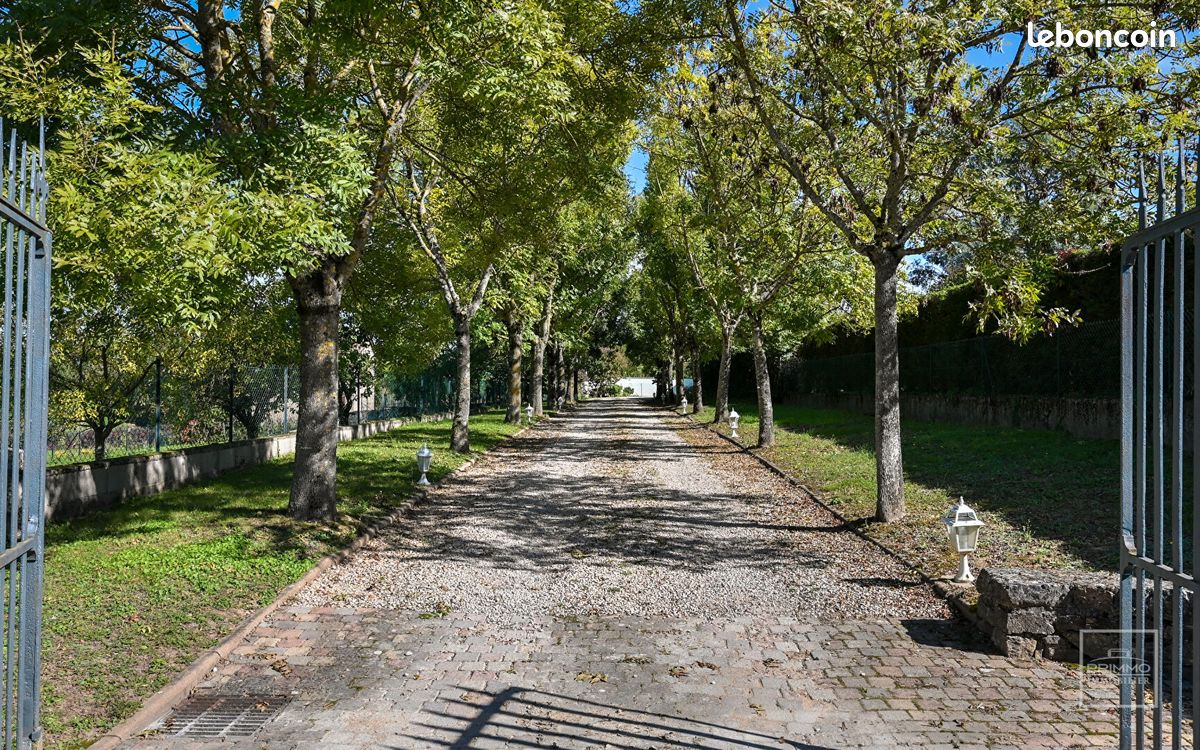 Maison 8 pièces 273 m² · à Chasselay · 273 m² · 790 000 €