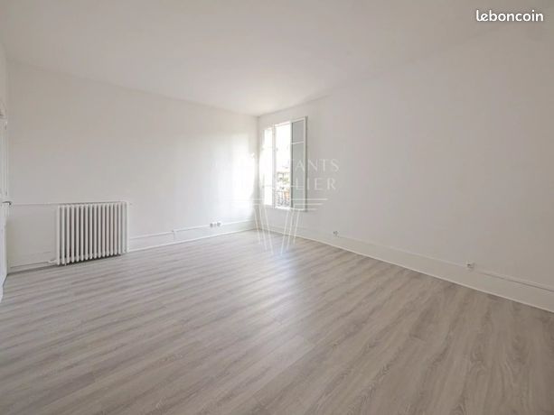https://img.leboncoin.fr/api/v1/lbcpb1/images/07/a4/31/07a431dcae1ee4f13cf7204226c19e342c3bb974.jpg?rule=ad-image