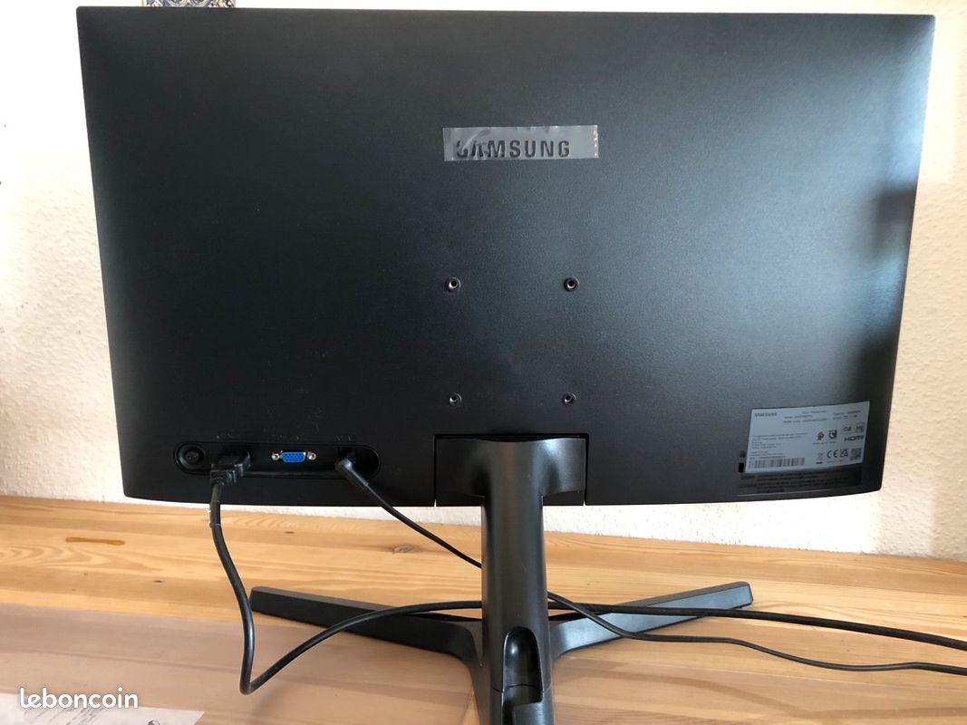 Écran Samsung SR35 24" HD + adaptateur (image 2)