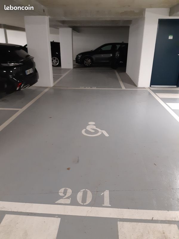 Place de parking souterrain · à Rueil-Malmaison · 85 €/mois