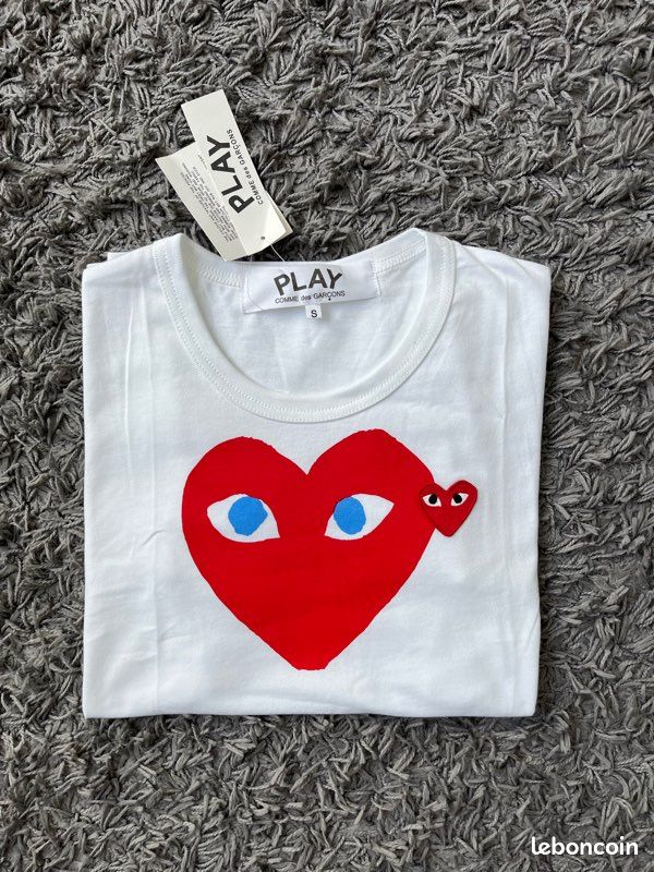 White Comme Des GarÃ§ons T Shirt Coeur Noir Polo Comme Des GarÃ§ons