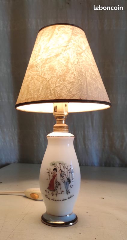 Lampe à poser en opaline illustration R. Peynet - mid. XXeme (image 5)