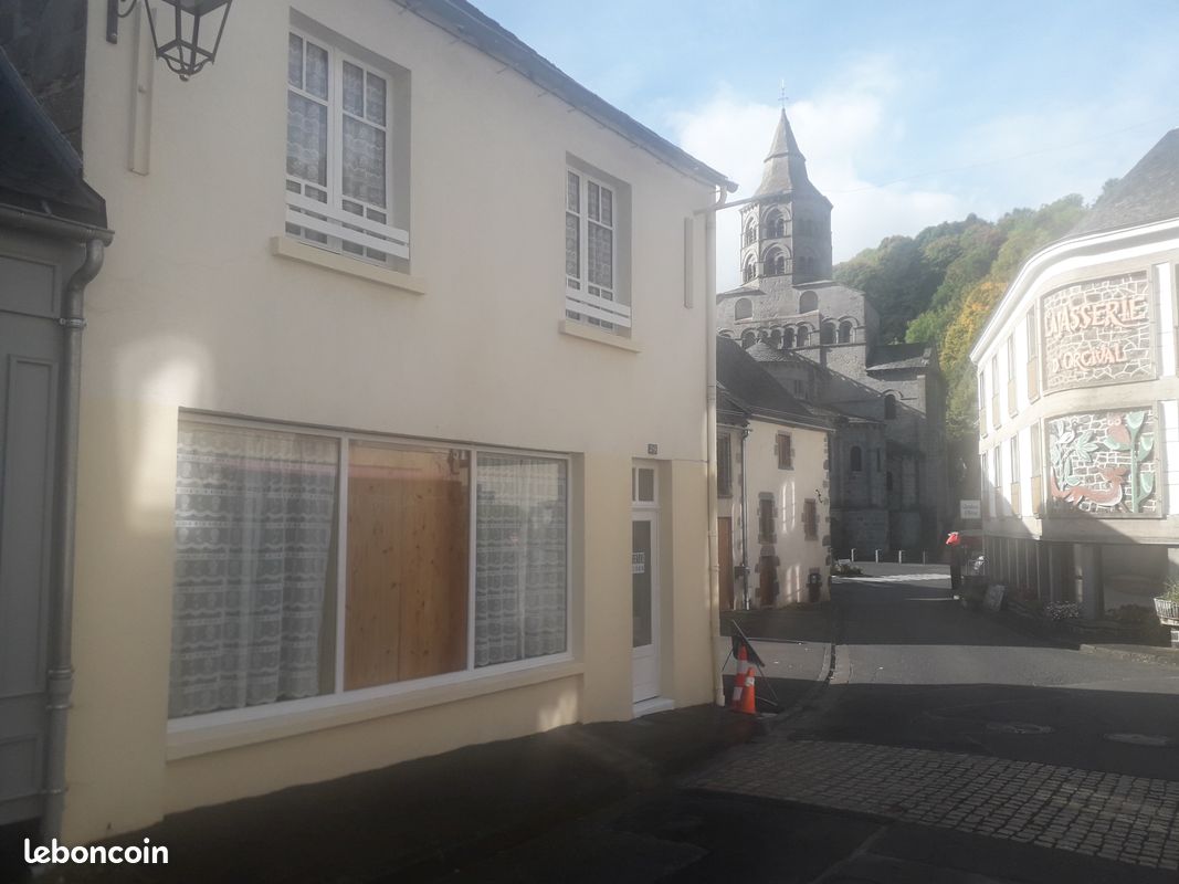 Maison 7 pièces 110 m² · à Orcival · 110 m² · 101 000 €