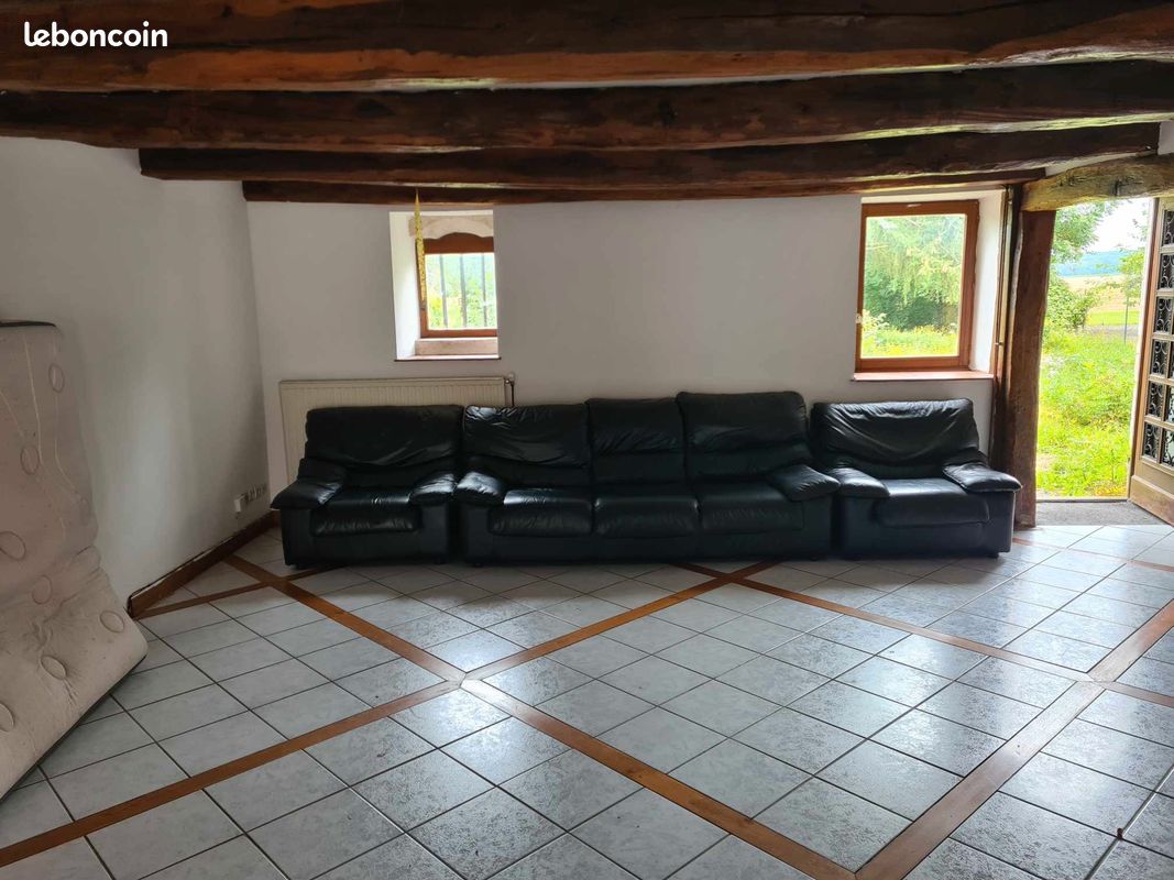 Canapé et 2 fauteuils en cuire noir bon état (image 1)