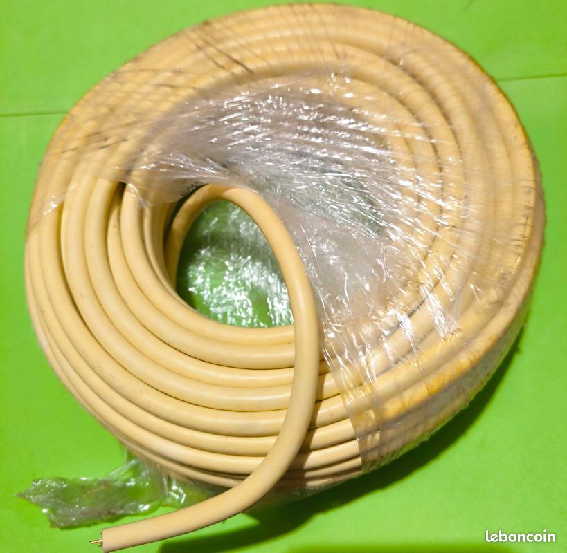 Câble coaxial avec prise satellite intégrée - 20 à 25 m dans emballage origine (image 1)