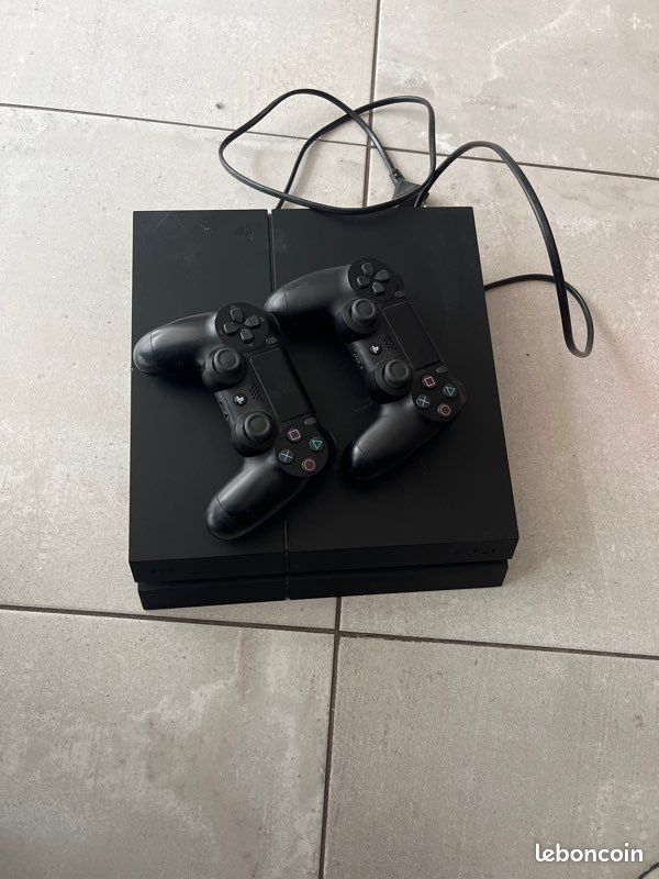 PlayStation 4 (image 1)