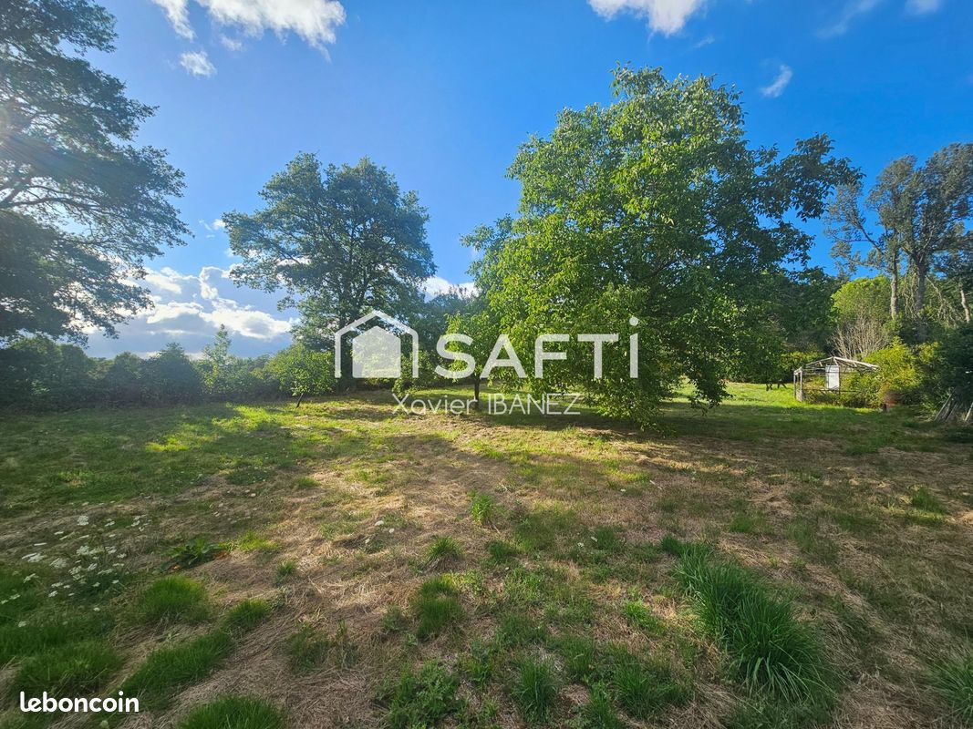 Terrain 1669 m² · à Val d'Arcomie · 1 669 m² · 23 500 €