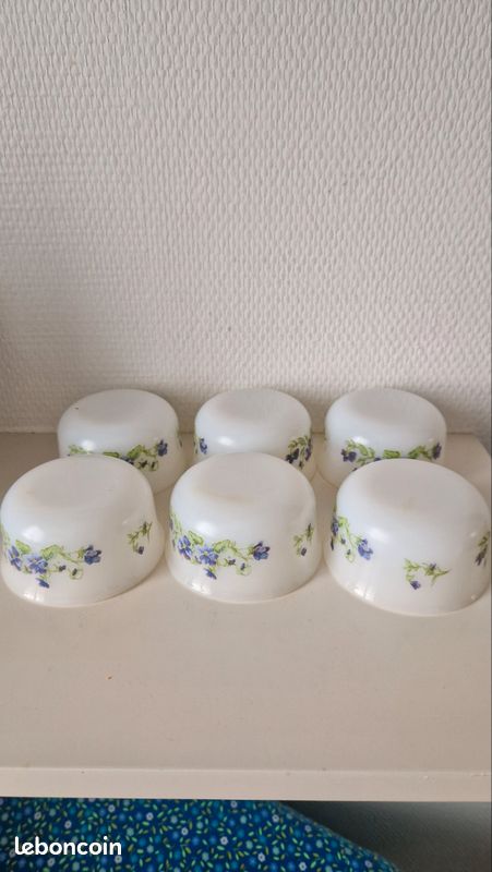 Lot De 19 Ramequins Arcopal Vintage Motif Myosotis Violettes - Opaline, Occasion En Bon état