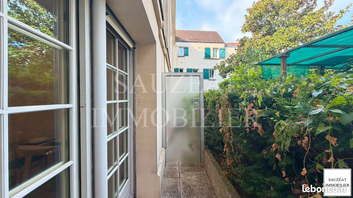 Appartement 1 pièce 28 m² · à Châtillon · 28 m² · 880 €