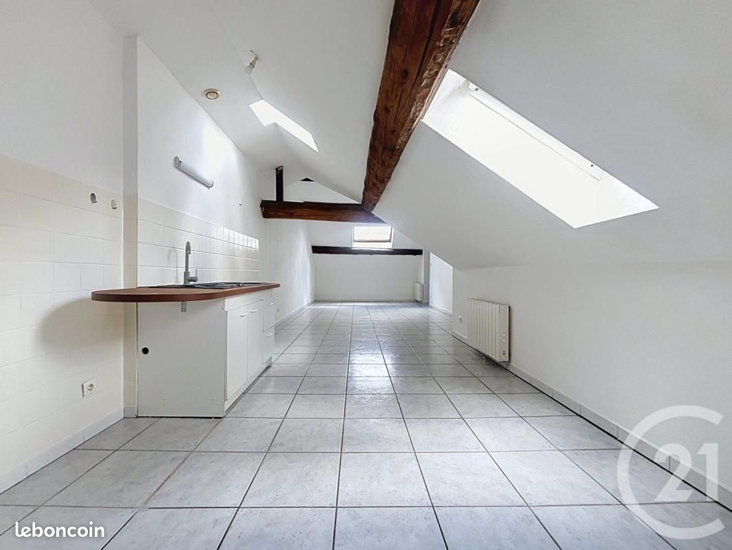 Appartement 2 pièces 45 m² · à Lure · 45 m² · 325 €