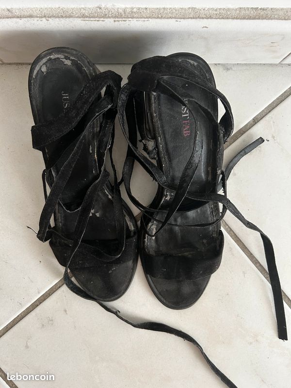 Sandales à talons noir (image 2)