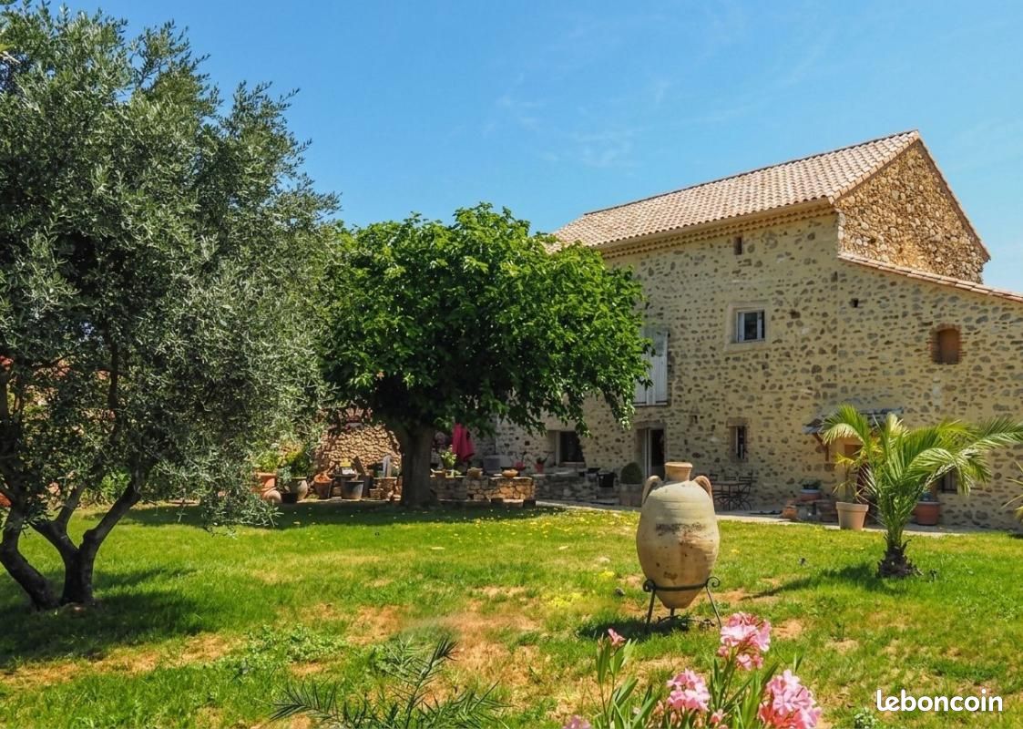 Maison 5 pièces 230 m² · à Laudun-l'Ardoise · 230 m² · 672 000 €