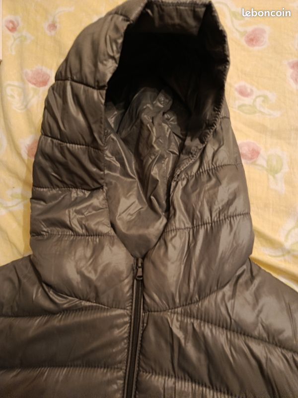 Doudoune femme à capuche très très légère et chaude T.M (image 2)