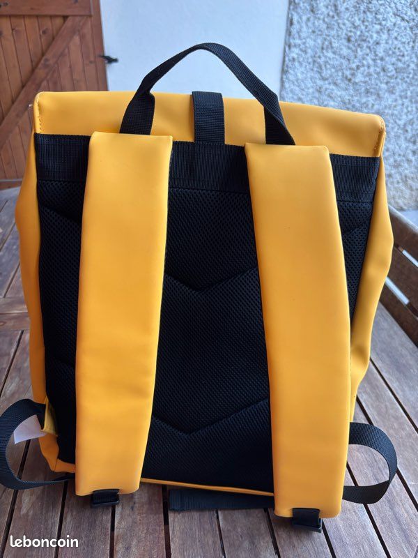 Sac à dos jaune (image 2)