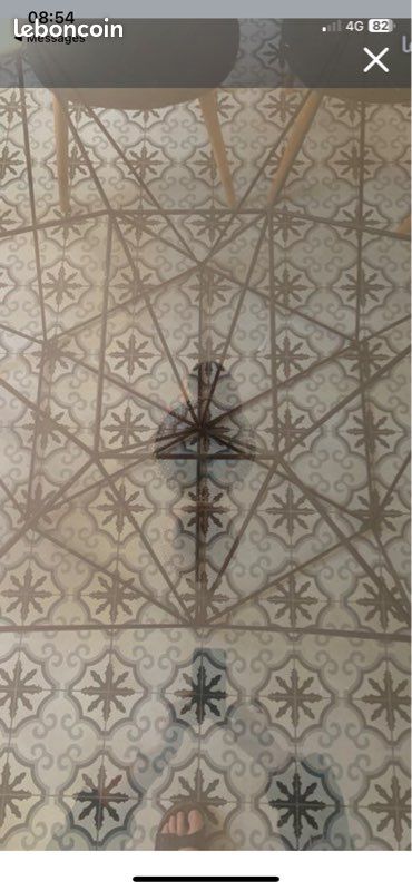 Table contemporaine verre et fer (image 2)