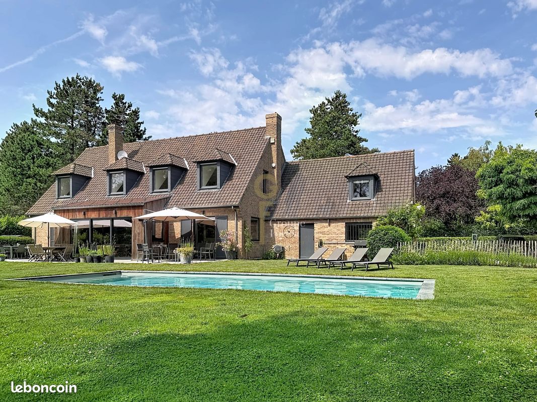 Maison 7 pièces 254 m² · à Croix · 254 m² · 1 290 000 €
