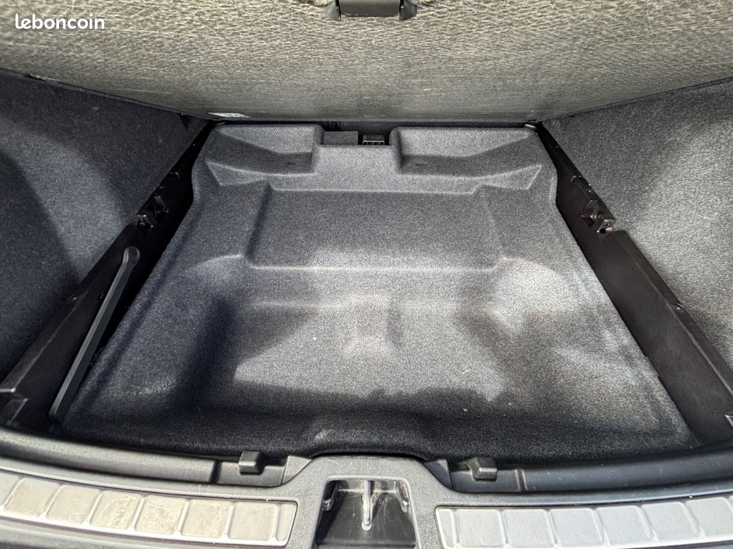 VOLVO XC40 D4 AWD AdBlue 190 ch Geartronic 8 Momentum (image 17)