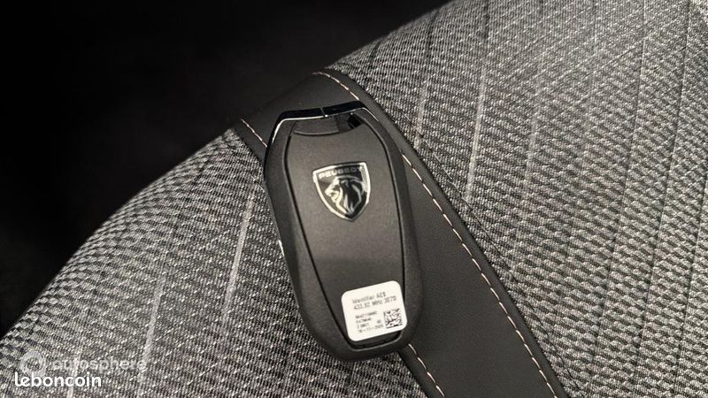 Peugeot 2008 1.2 Hybrid 110ch Allure e-DCS6 (image 16)