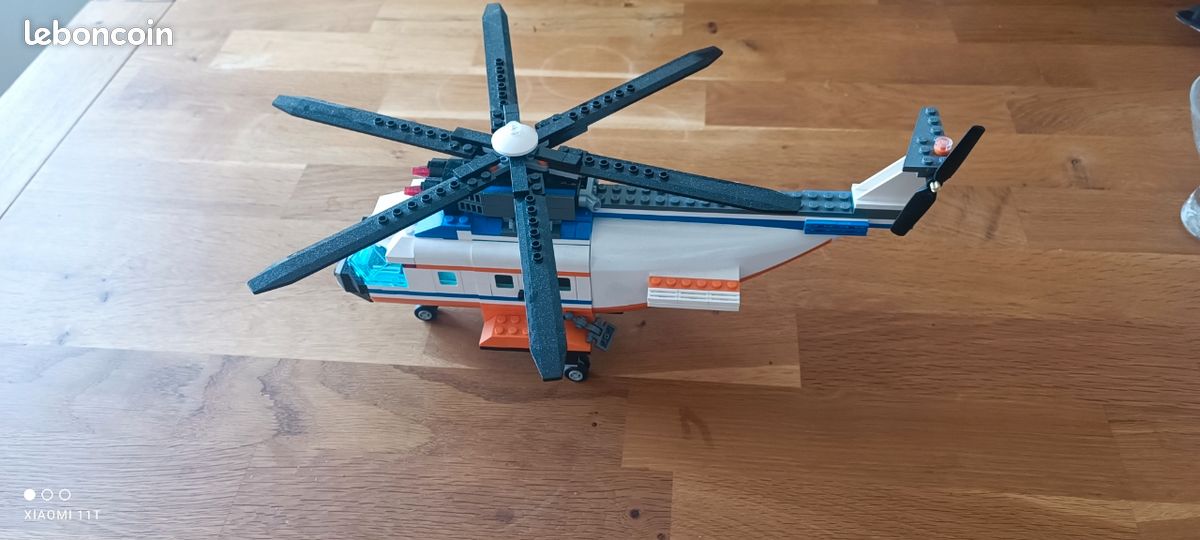 Lego hélicoptère sauvetage (image 1)