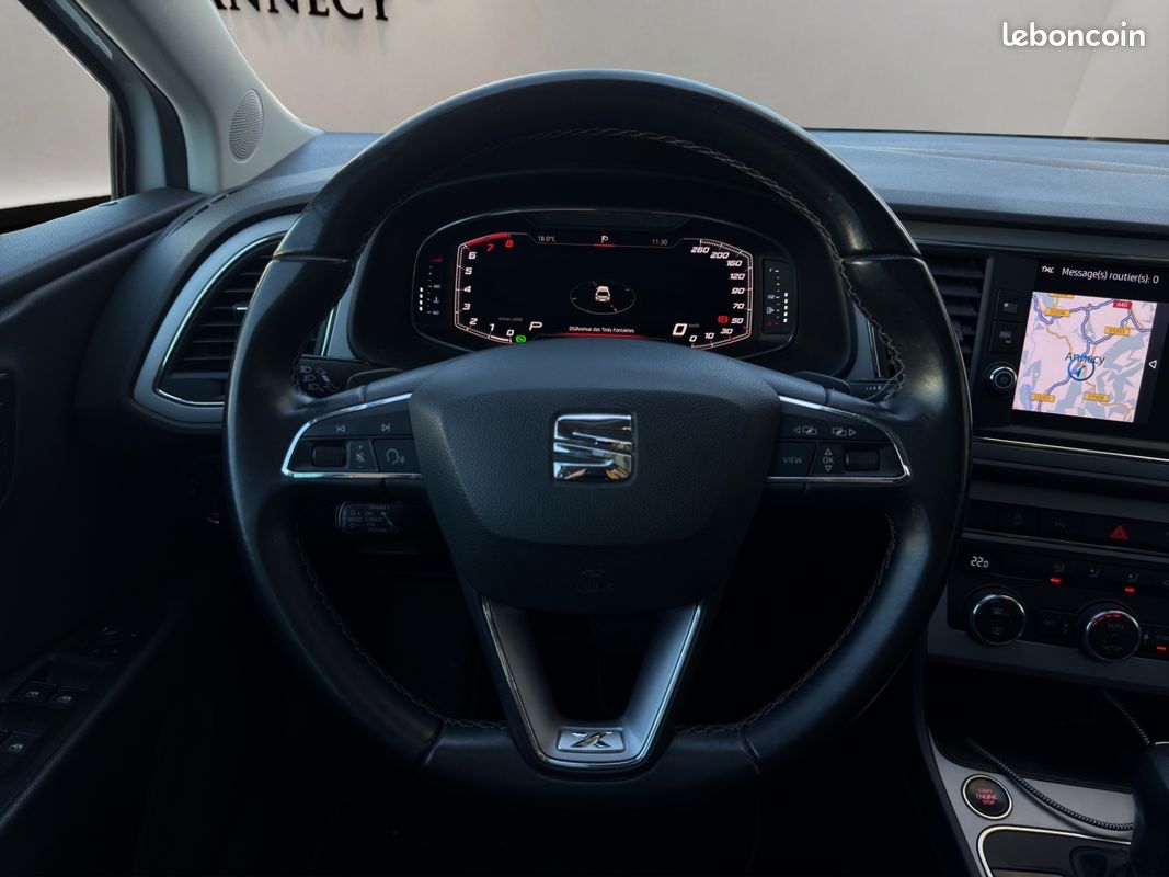SEAT Leon 1.5 TSi 150CH XCELLENCE DSG / TOIT OUVRANT / CARPLAY / VIRTUAL COCKPIT / CAMERA / GARANTIE 6 MOIS (image 4)
