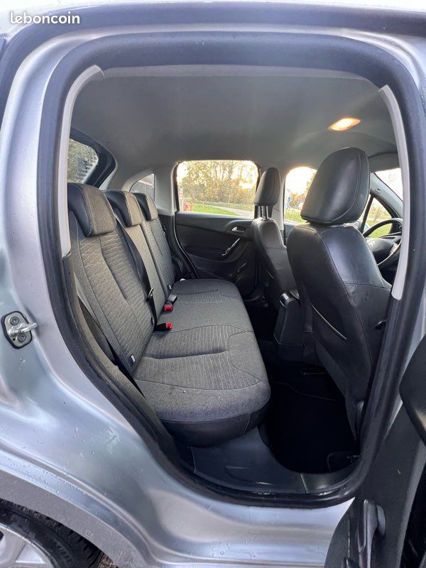 Citroen C3 II 1.2i essence 80 cv 90000 km. Garantie 12 mois (image 5)
