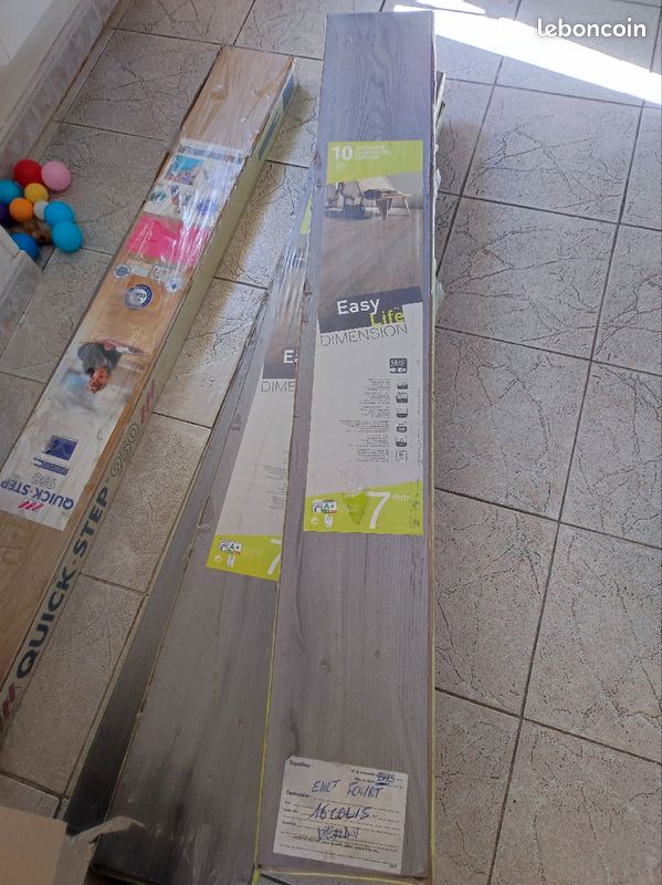 2 parquets EASY LIFE + 1 parquet QUICK STEP ( neuf) (image 1)