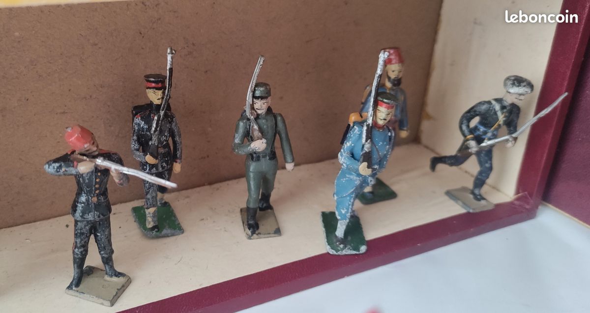 Lot de Très beau coffret fin XIXème de soldats de plomb : 4 étages de